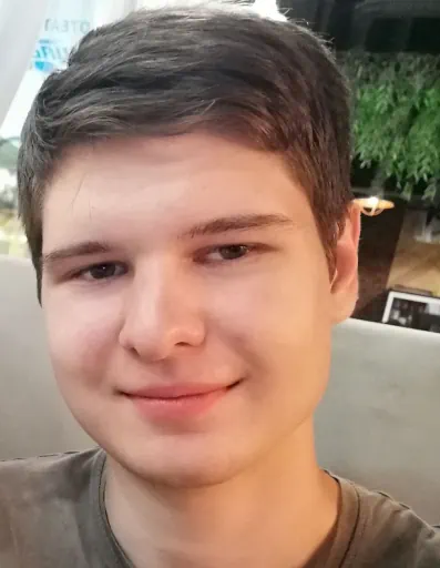 Артём Попов
